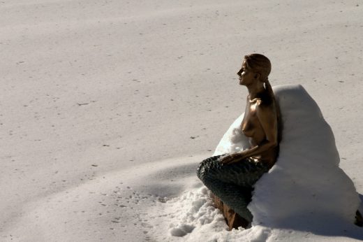 Nixe im Schnee - Featured