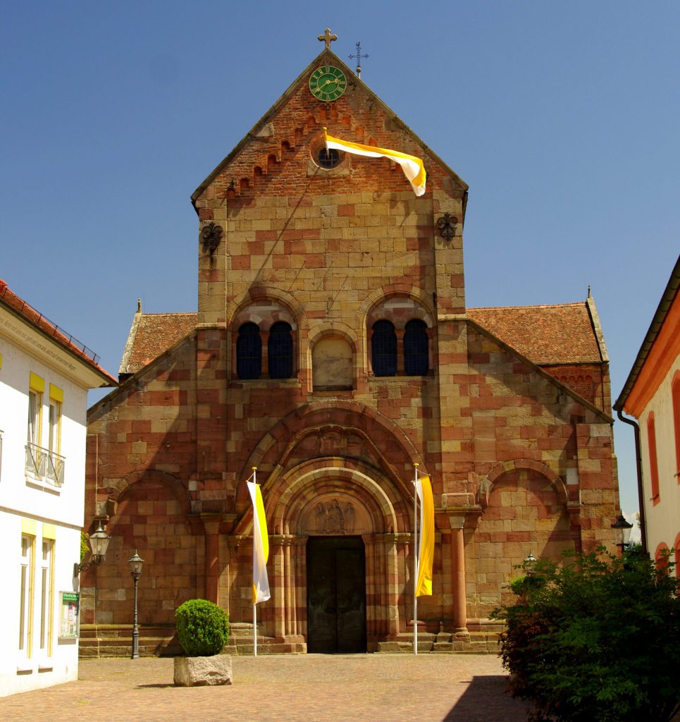 Kirchenportal - Klosterkirche St. Peter und Paul der ehemaligen Benediktiner-Abtei Schwarzach