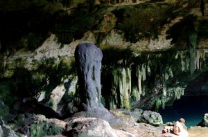 Mächtiger Stalagmit