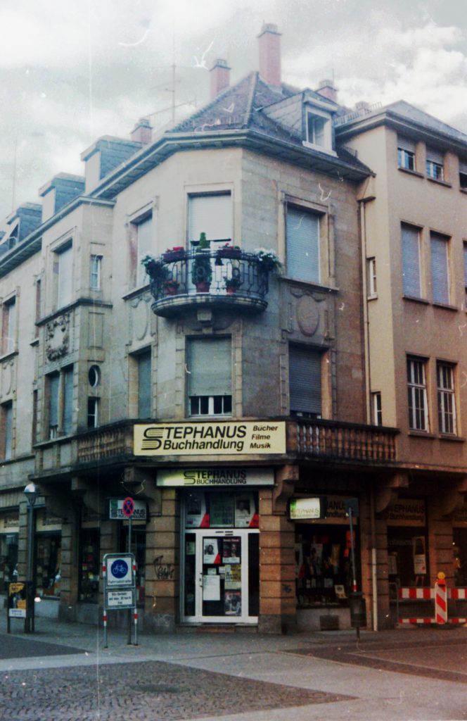 Stadthaus in der Karlsruher Innenstadt, beherbergt eine Buchhandlung
