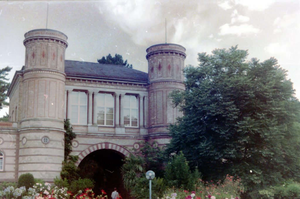 Torhaus des botanischen Garten - Akarette II und Fujicolor Superia 200