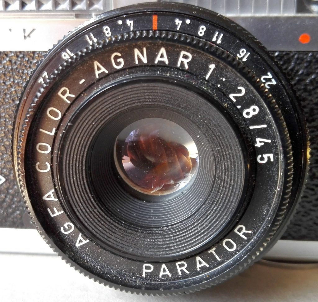 Das AGFA Color-Agnar - 1:2,8/45 - ein dreilinsiges Objektiv mit angeblich billiger (oder fehlender) Vergütung, was mich aber nicht weiter stört