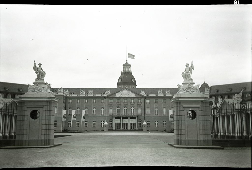 Schloß Karlsruhe mit der Box Tengor aufgenommen im Februar 2020