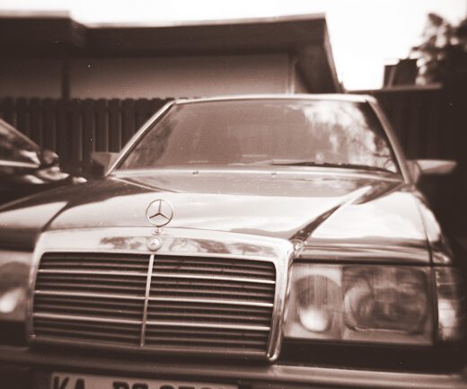 Mercedes 250 D - Holga 120N - Fomapan 400