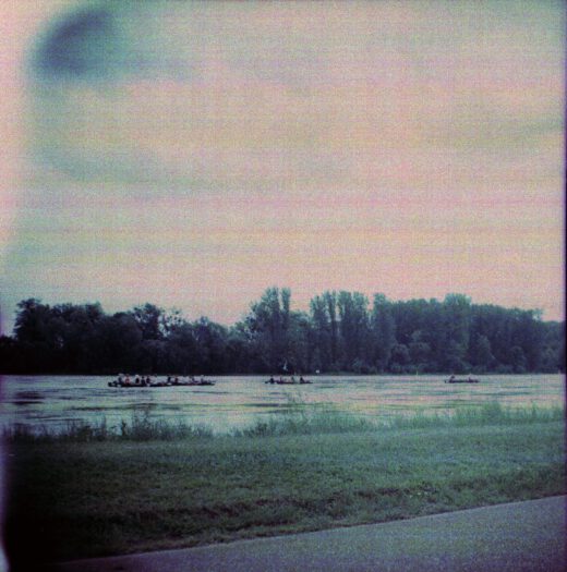 Bilora Bonita 66 - Ektachrome - cross-entwickelt in Cinestill CS41 - Kanufahrer auf dem Rhein
