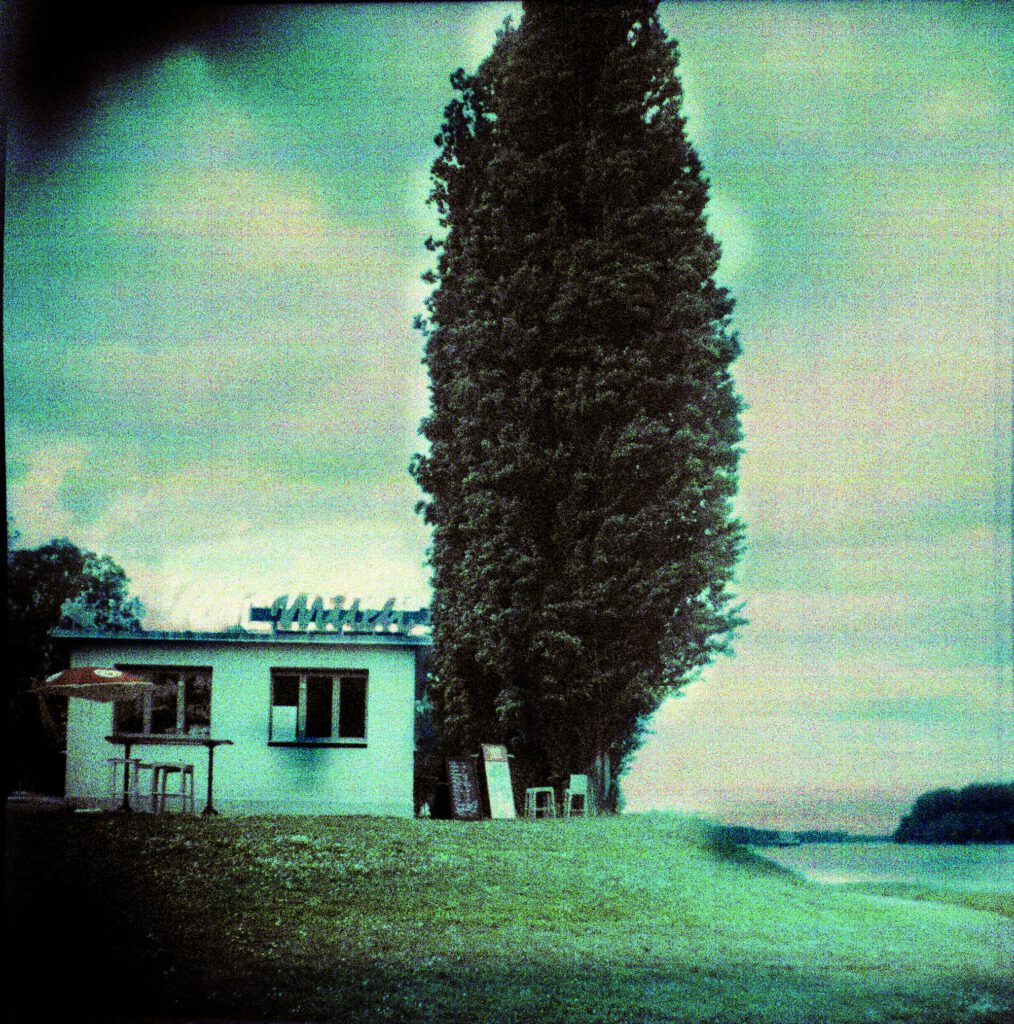 Das Milchhäusle in Rappenwörth am Rhein - Bilora Bonita 66 mit Ektachrome 100 - cross-entwickelt