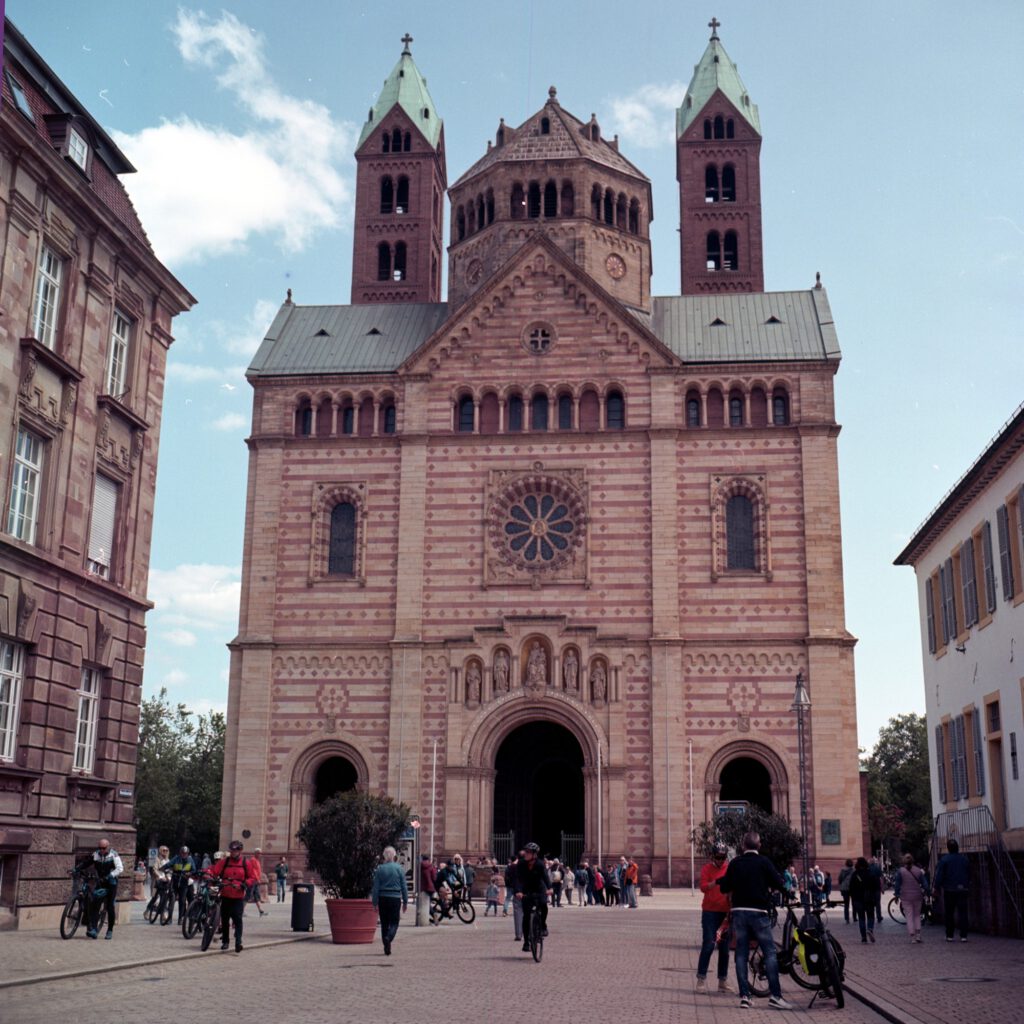 Der Dom in Speyer - Hauptportal - Seagull 4A - Kodak Portra