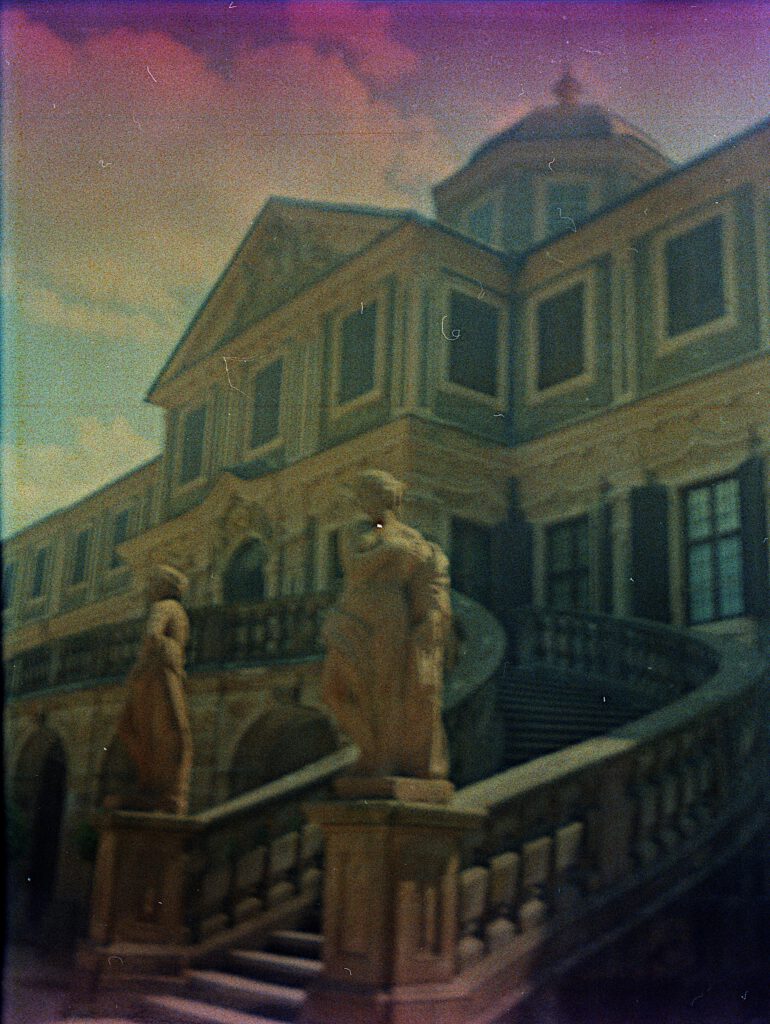 Druopta-Pionyr II-Ektachrome160-Schloss Favorite (Rückseite) - sehr verschwommen